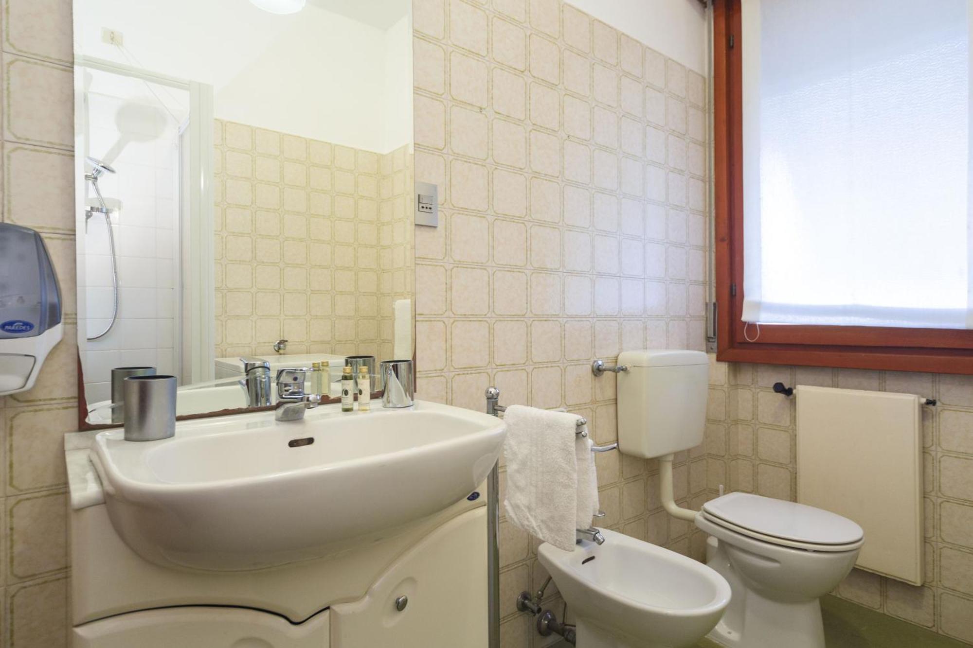 Апартаменты Casa Anna Sea View, Pool, Parking & Wifi Рапалло Экстерьер фото