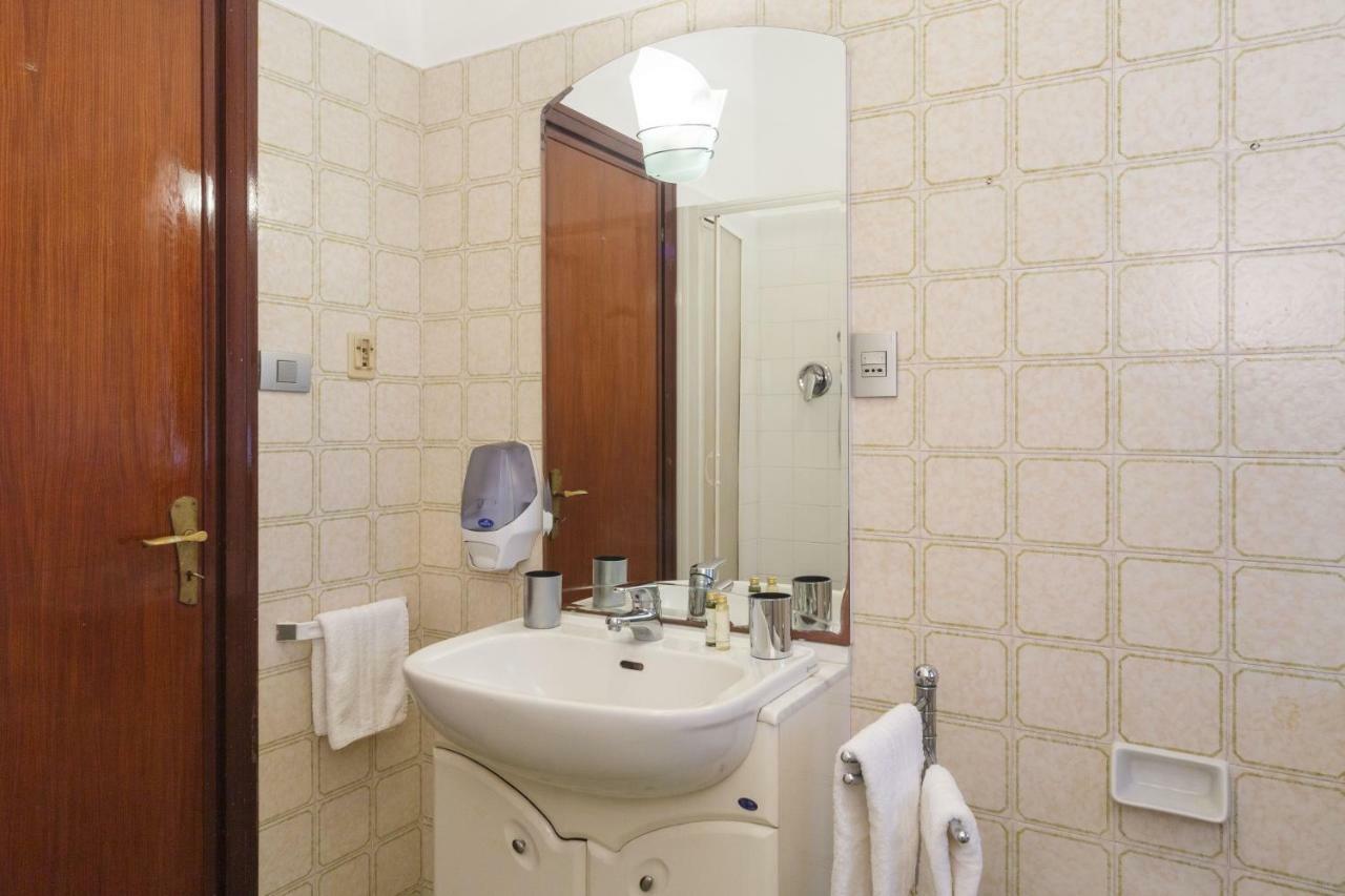 Апартаменты Casa Anna Sea View, Pool, Parking & Wifi Рапалло Экстерьер фото